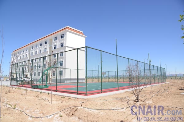 富蕴机场灯光篮球场完成验收正式投入使用
